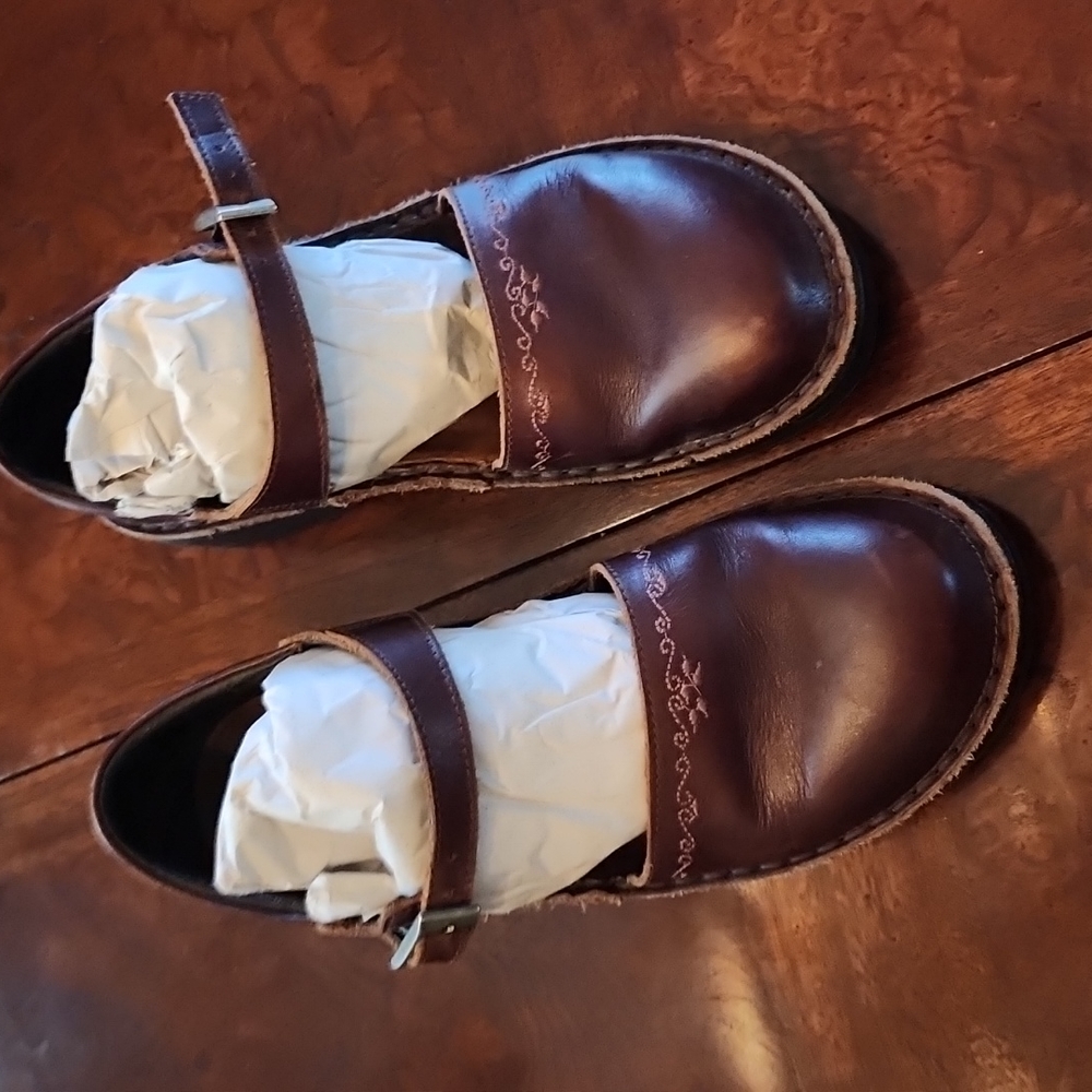 Naot Mary Jane style Shoes Size 6 36